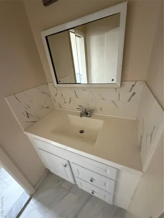 $2,724 | 190 1st Street, Unit 5E, Mineola, NY 11501