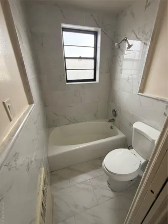 $2,724 | 190 1st Street, Unit 5E, Mineola, NY 11501