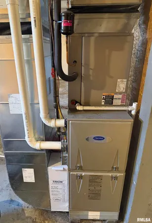 a view of utility room