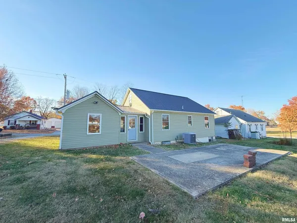 a view of a house with a yard and garage