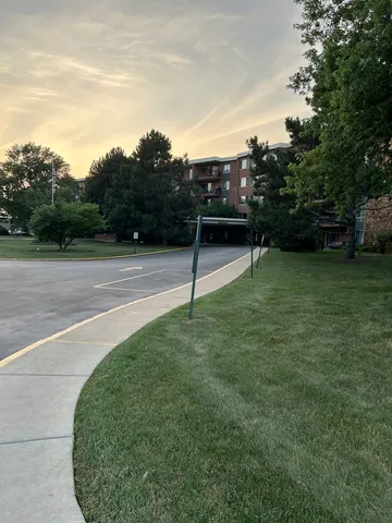 $229,900 | 16 East Old Willow Road, Unit 405S, Prospect Heights, IL 60070