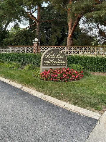 $229,900 | 16 East Old Willow Road, Unit 405S, Prospect Heights, IL 60070