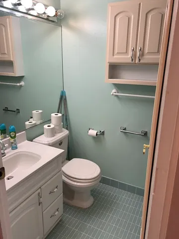 $229,900 | 16 East Old Willow Road, Unit 405S, Prospect Heights, IL 60070