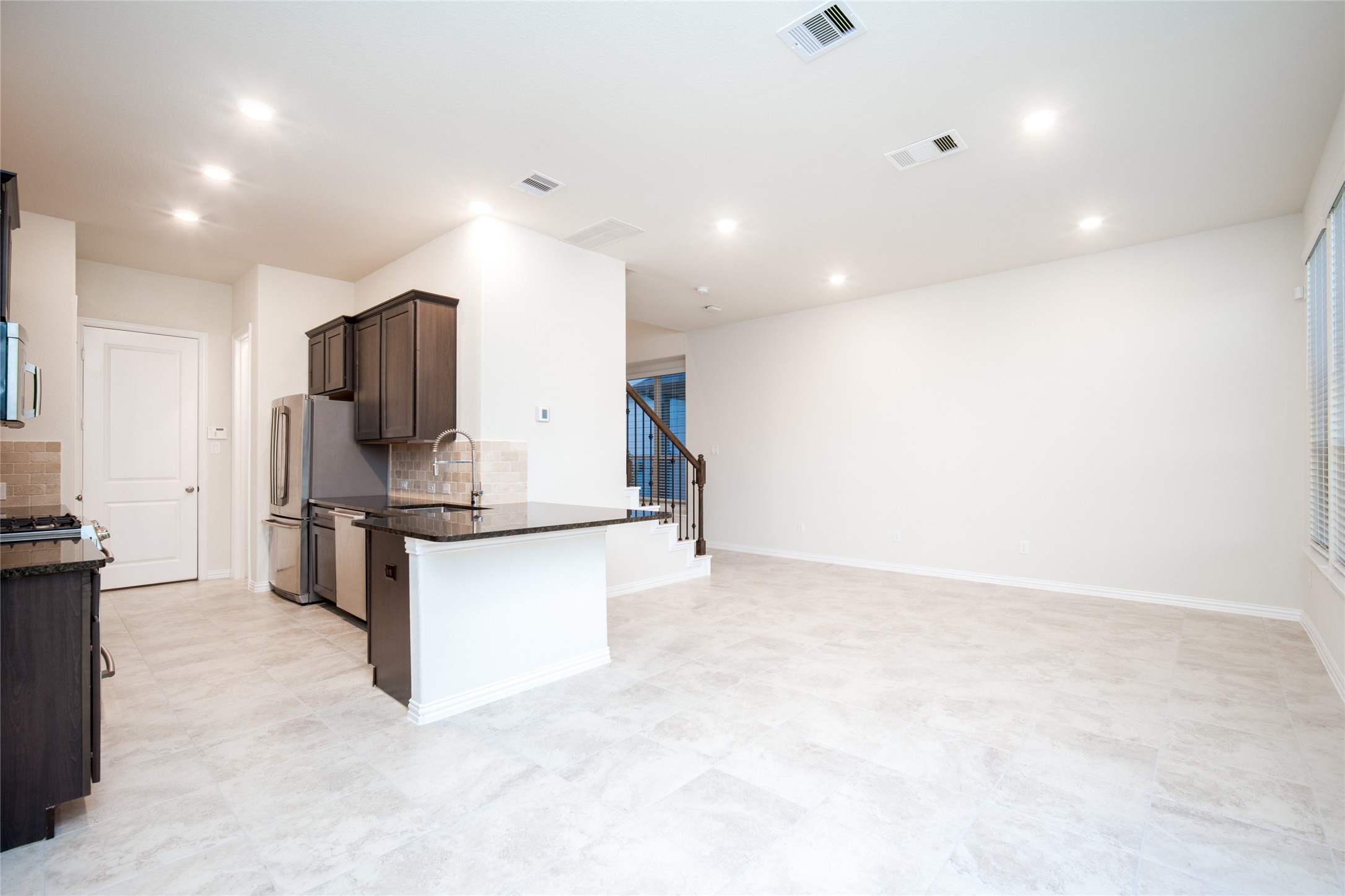 1634 Ryon Falls Drive Richmond, TX 77469 - Photo 10 of 33