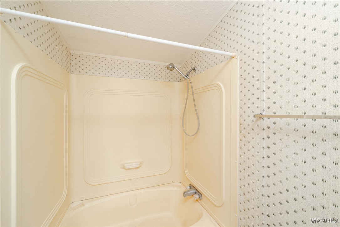 3662 Gila Road Golden Valley, AZ 86413 - Photo 20 of 46 Master Bathroom
