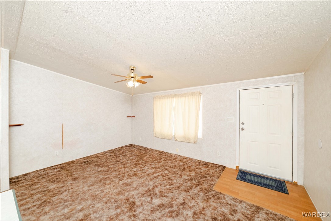 3662 Gila Road Golden Valley, AZ 86413 - Photo 7 of 46 Living Room