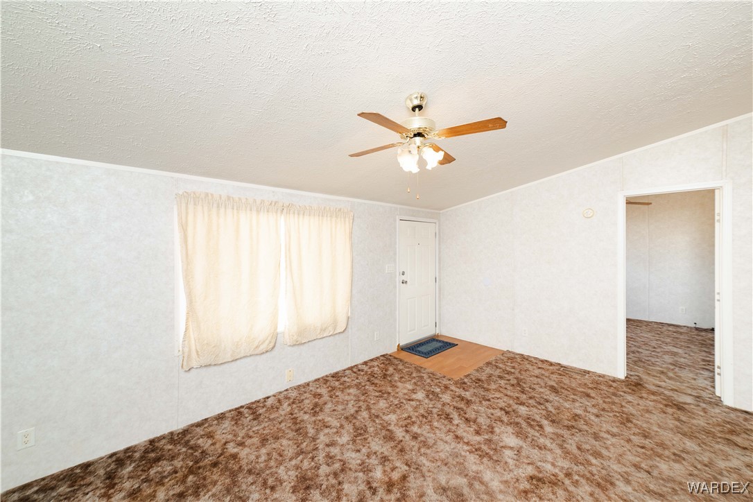3662 Gila Road Golden Valley, AZ 86413 - Photo 8 of 46 Living Room