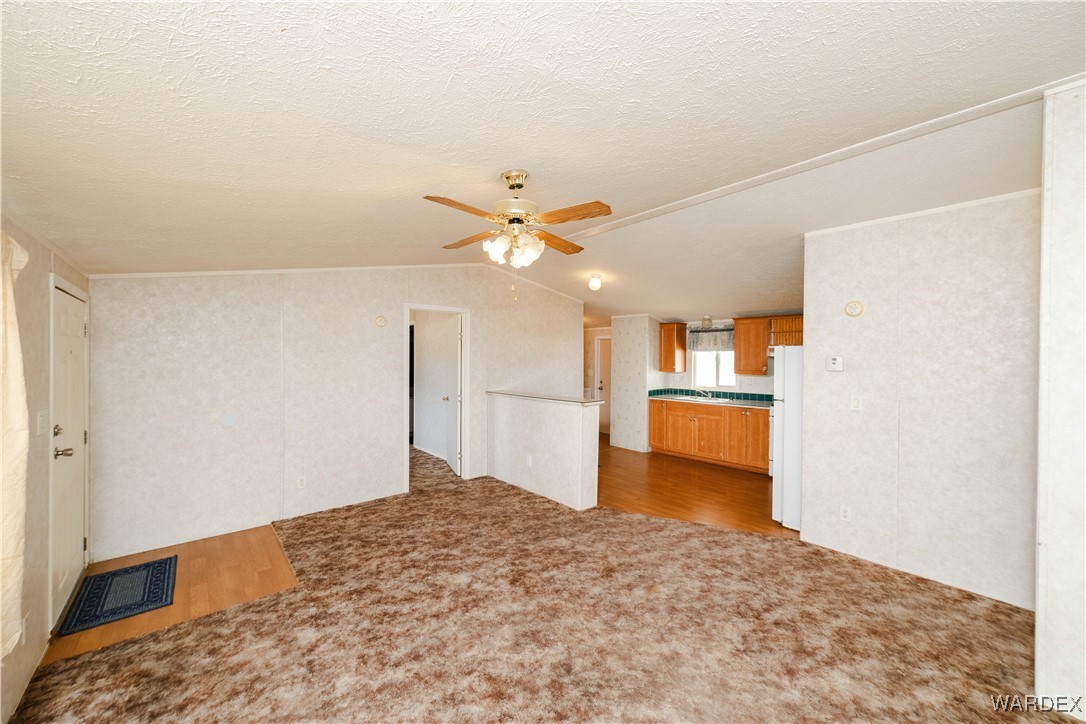 3662 Gila Road Golden Valley, AZ 86413 - Photo 9 of 46 Living Room