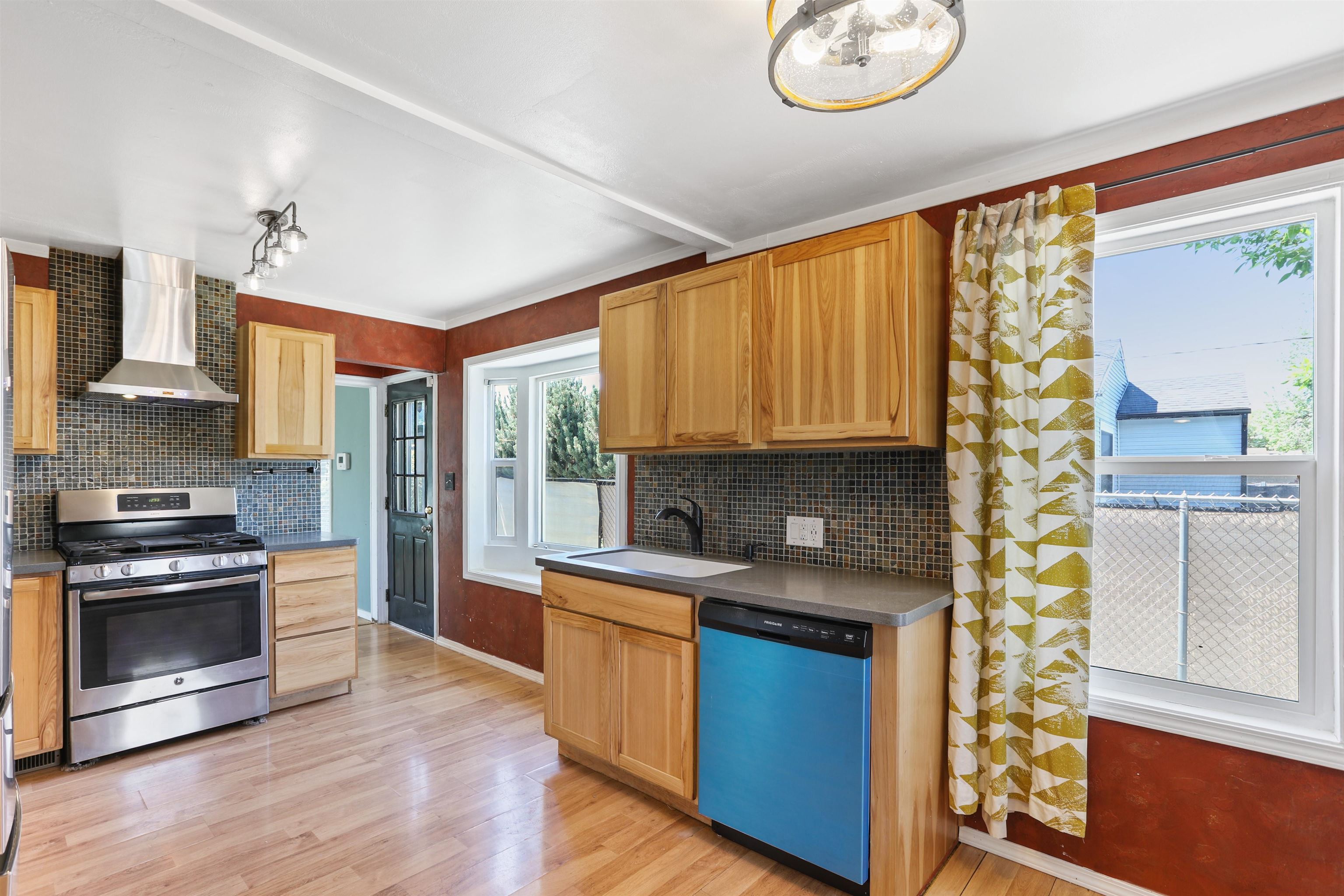 923 East Nebraska Avenue Spokane, WA 99208 - Photo 4 of 25