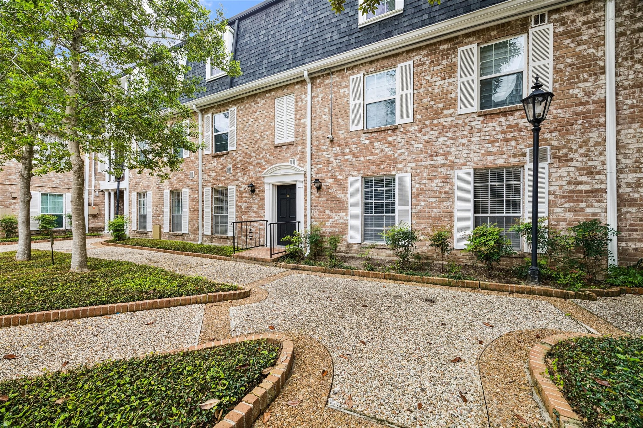 This inviting courtyard scene highlights Unit 102’s first-floor location, situated in an interior courtyard, with easy access to the Galleria, Memorial Park, and zoned to Spring Branch ISD schools.