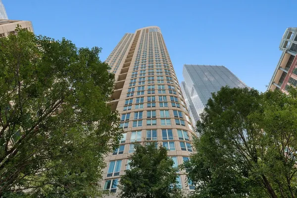 $315,000 | 345 North LaSalle Street, Unit 1505, Chicago, IL 60654