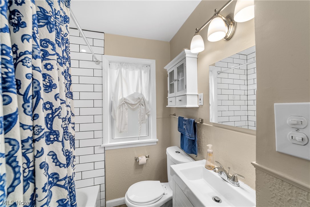 4198 Verona Road Cleveland, OH 44121 - Photo 7 of 19