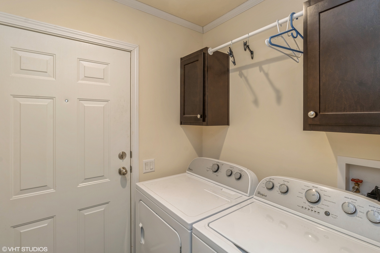 292 Bayview Road Elgin, IL 60123 - Photo 14 of 20 a utility room with dryer and washer