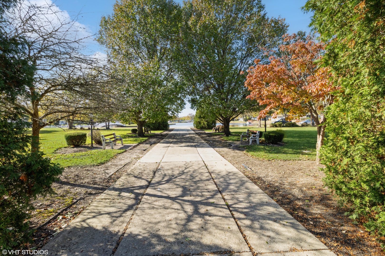 292 Bayview Road Elgin, IL 60123 - Photo 18 of 20 a view of park with large trees