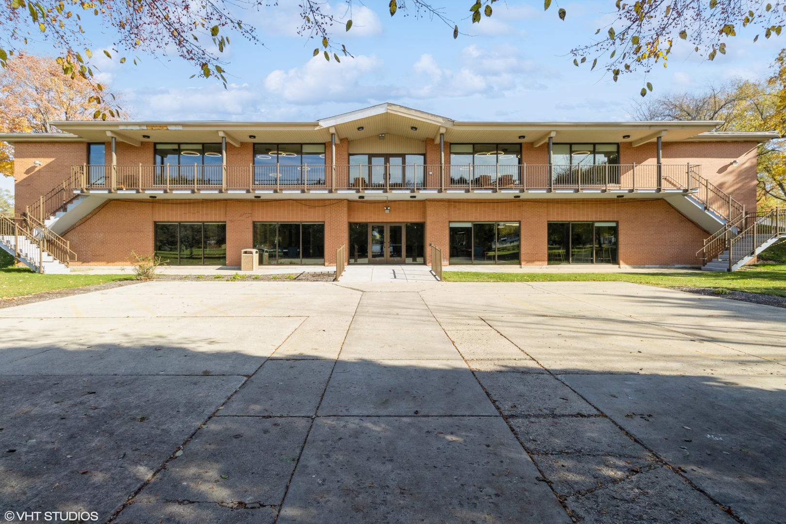 292 Bayview Road Elgin, IL 60123 - Photo 19 of 20 a view of a building with a outdoor space