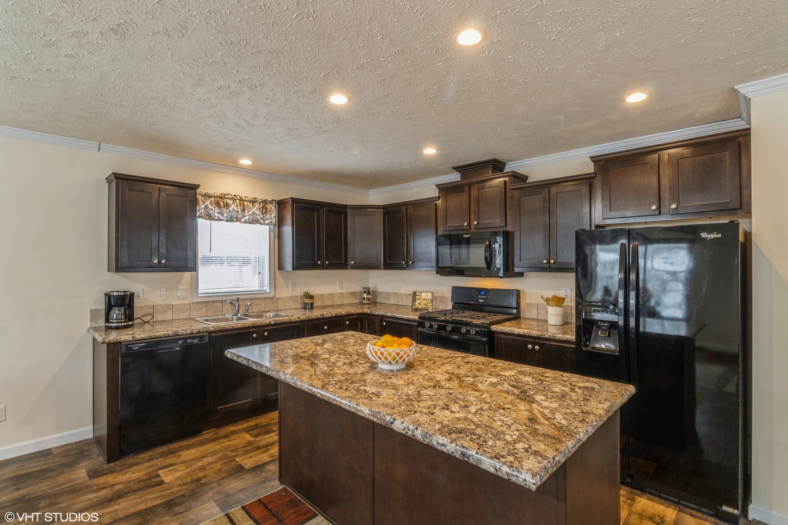 292 Bayview Road Elgin, IL 60123 - Photo 5 of 20 a kitchen with stainless steel appliances granite countertop a sink stove and refrigerator