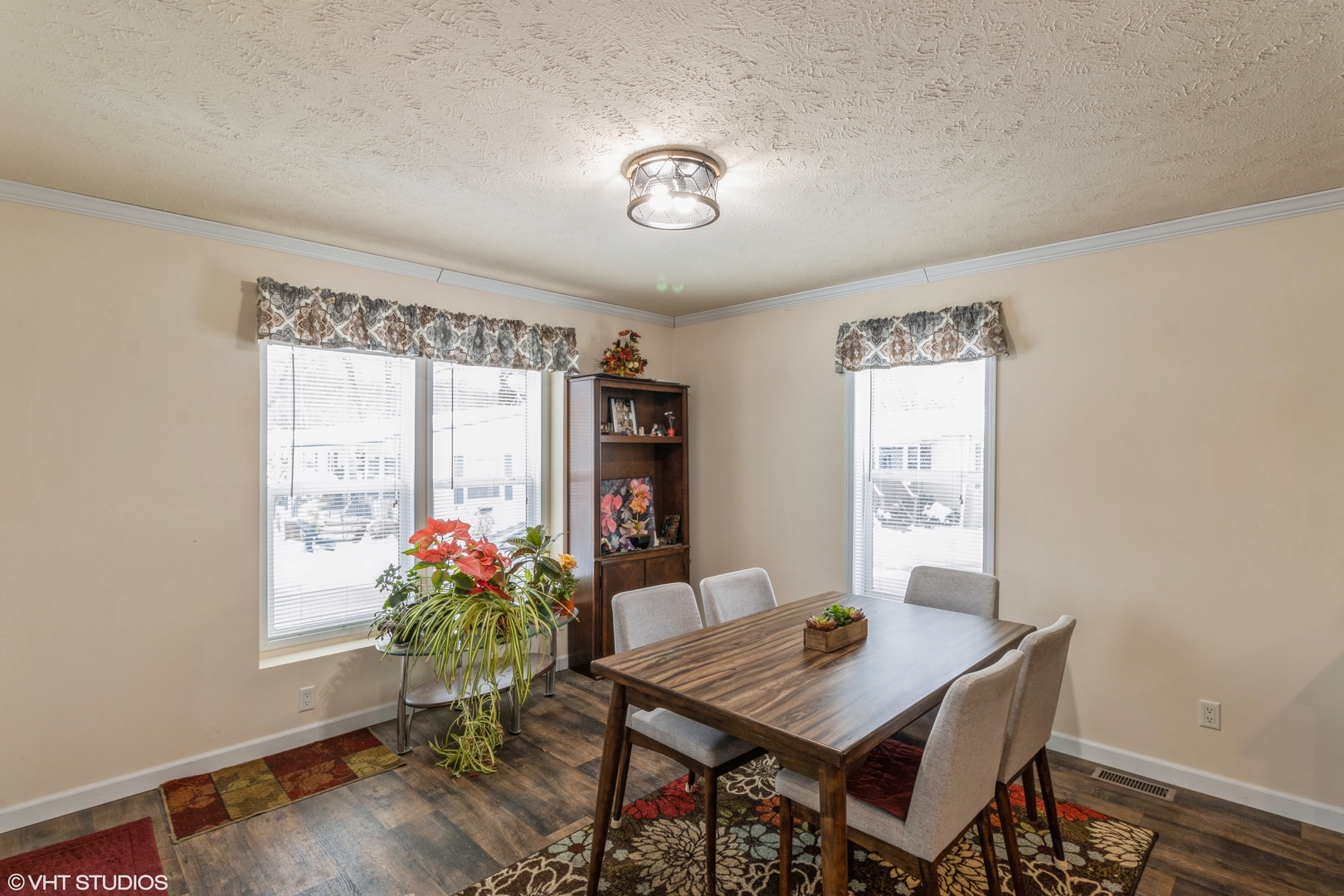 292 Bayview Road Elgin, IL 60123 - Photo 7 of 20 a view of a room with furniture window and wooden floor