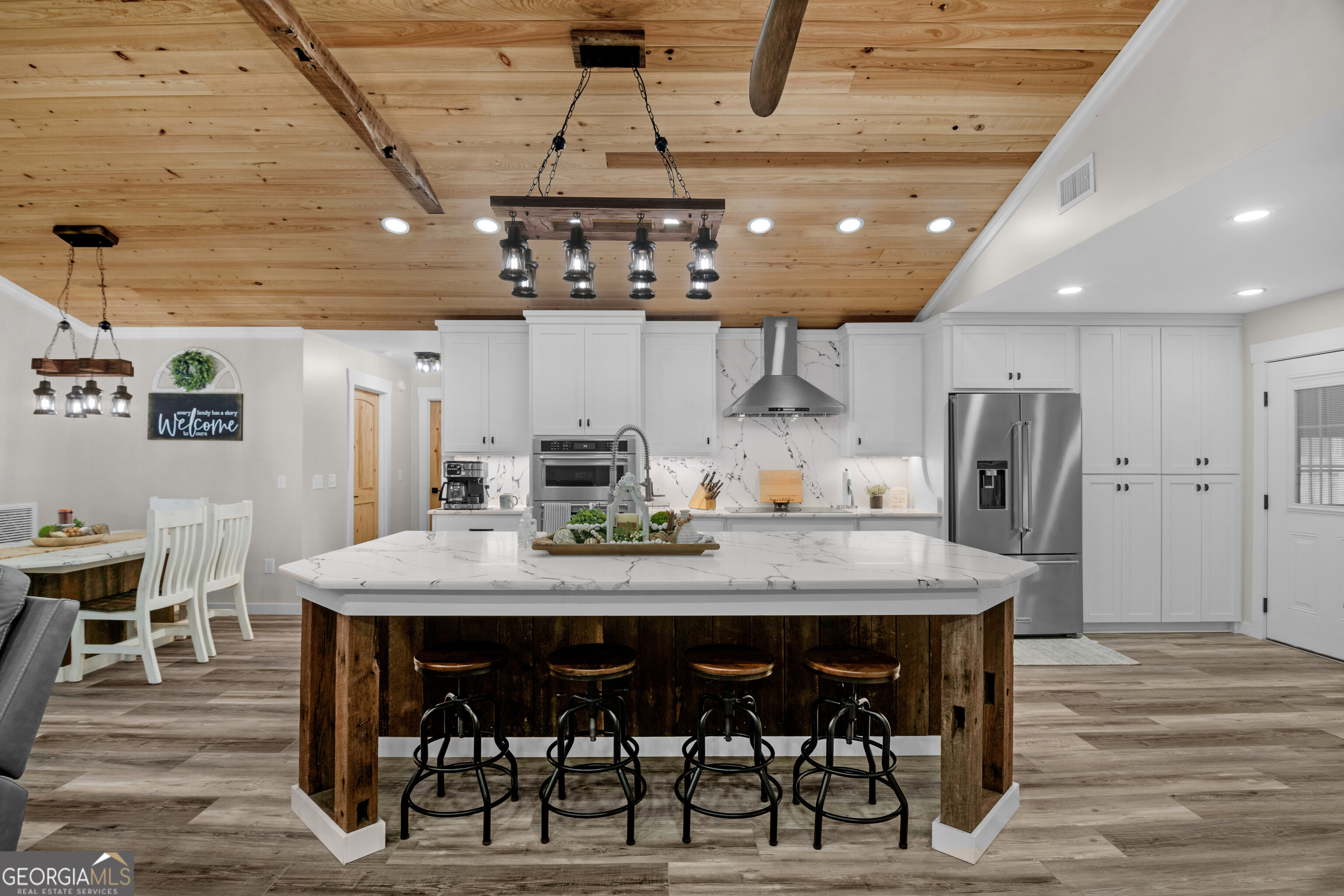 897 Empire Road Jesup, GA 31545 - Photo 11 of 40 Custom made Island with 100 yr old reclaimed wood