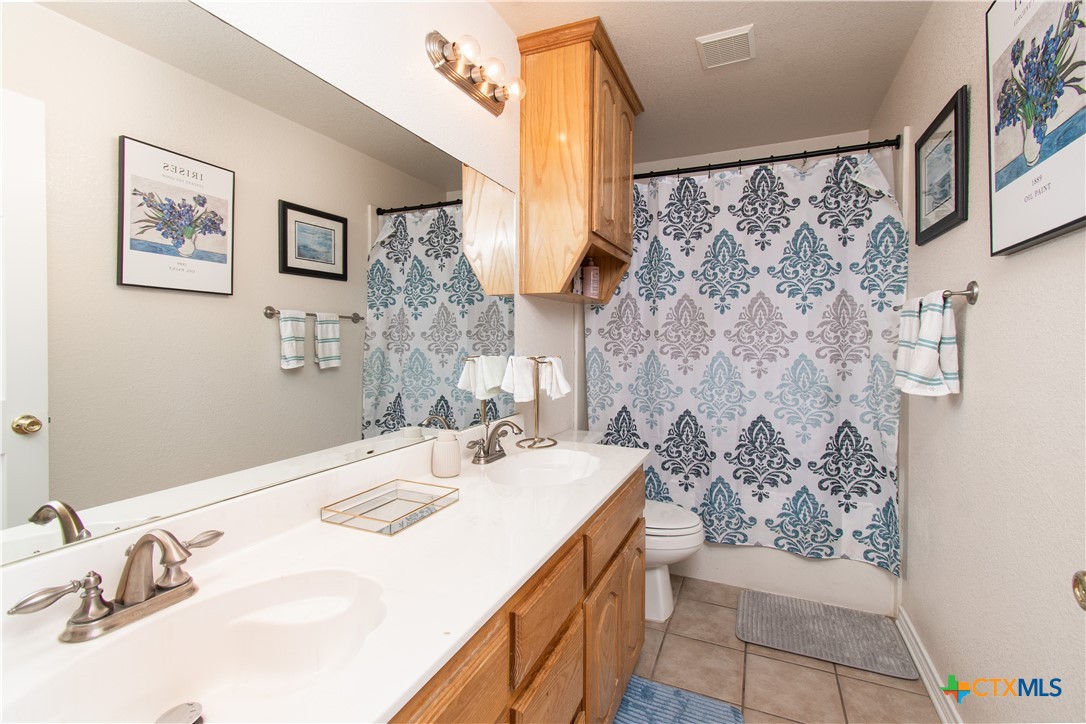 103 Corral Court Harker Heights, TX 76548 - Photo 19 of 27 a bathroom with a sink and a mirror