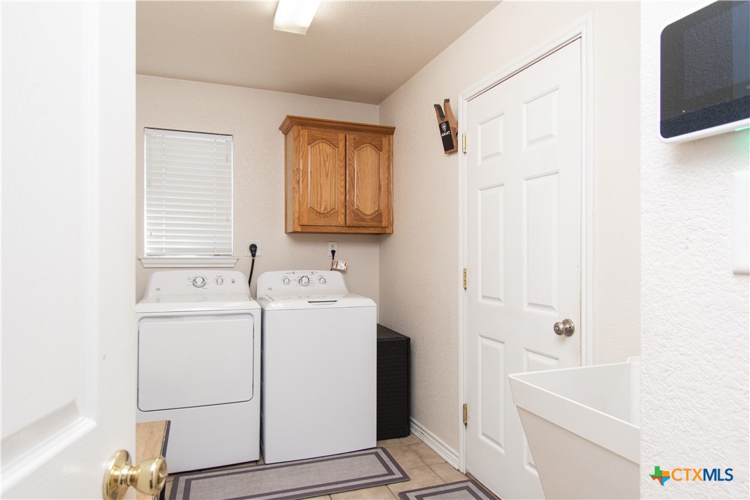 103 Corral Court Harker Heights, TX 76548 - Photo 25 of 27 a utility room with dryer and washer