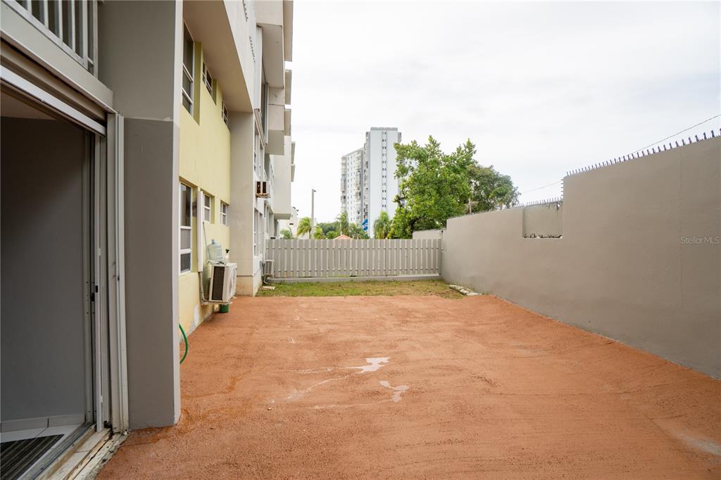Cond Caparra Chalets Cond Caparra Chalets 8th, Unit 2A1 Guaynabo, PR 00966 - Photo 16 of 25 a backyard of a house