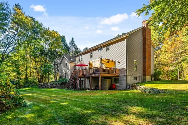 a view of a house with a backyard