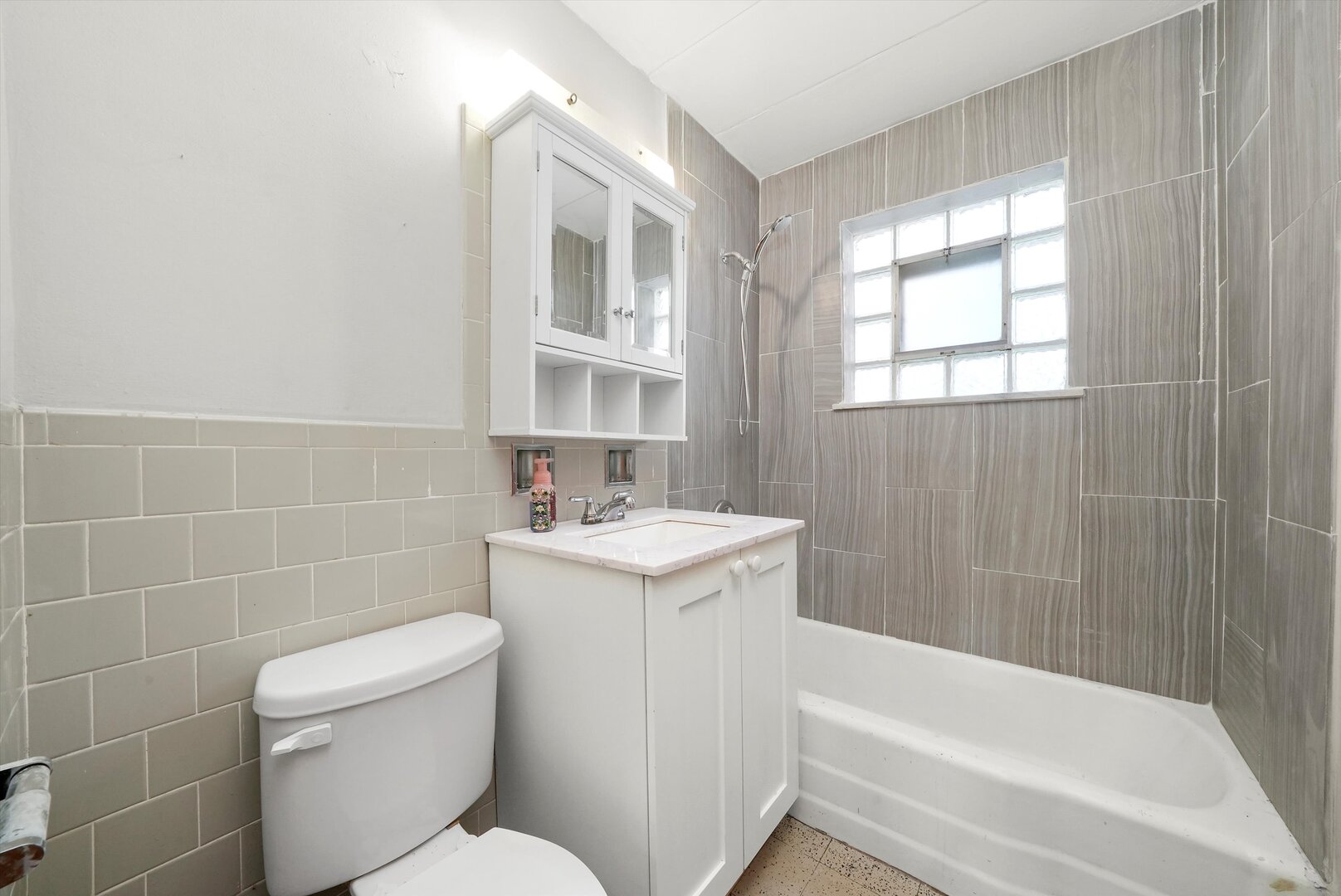 2716 Ridgeland Avenue, Unit 7 Berwyn, IL 60402 - Photo 12 of 19