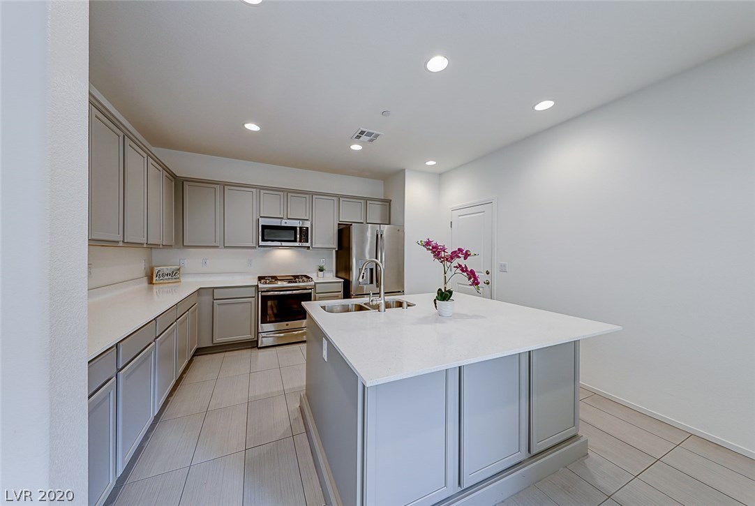 1031 East Sunset Road Henderson, NV 89011 - Photo 8 of 45 Gallery Image 8