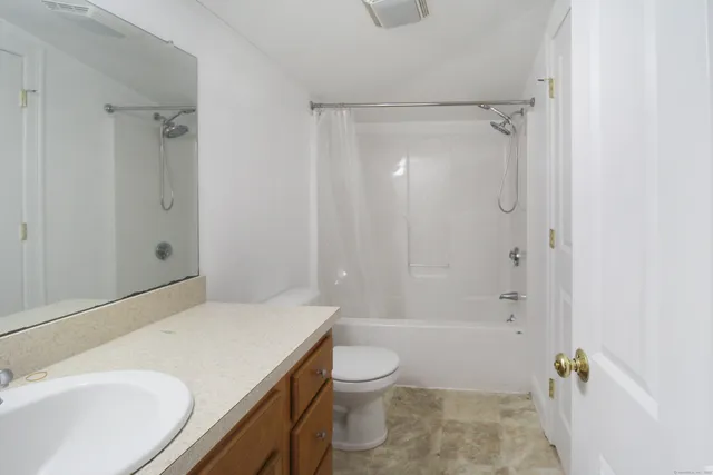 $2,500 | 41 Wolcott Street, Unit 2, Hartford, CT 06106