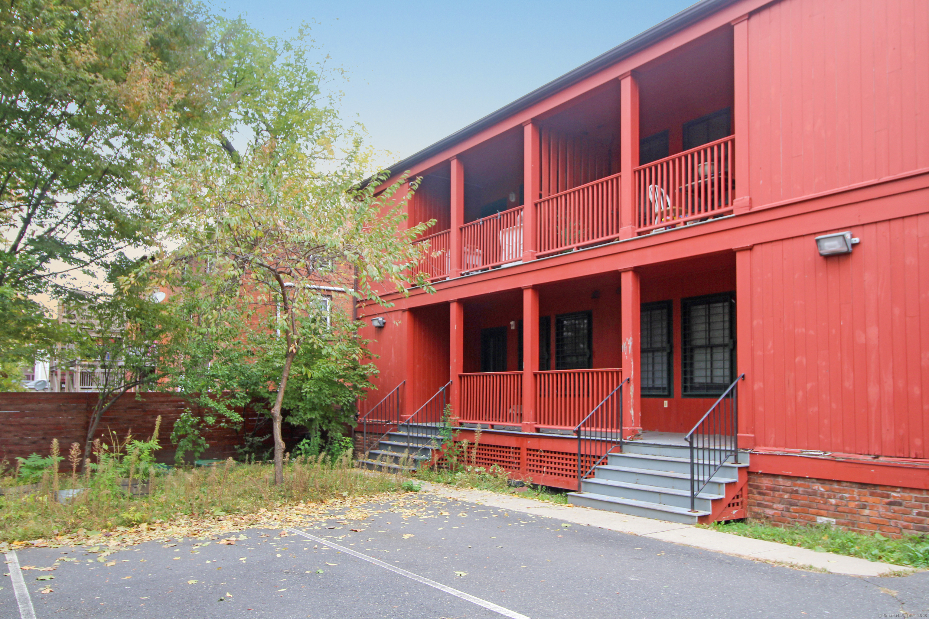 41 Wolcott Street, Unit 2 Hartford, CT 06106 - Photo 3 of 22