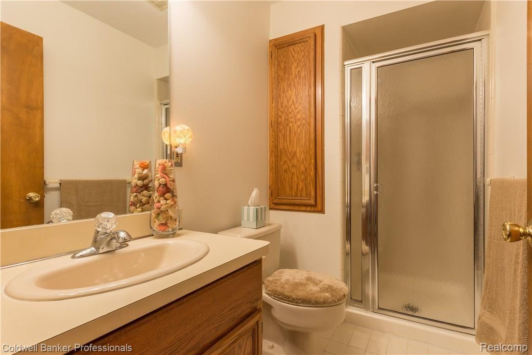 19 Sugar Pine Road Rochester, MI 48309 - Photo 18 of 35 19 Sugar Pine-29.jpg