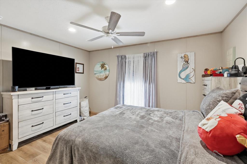 193 Firefly Drive Springtown, TX 76082 - Photo 21 of 32 Bedroom featuring wood-finish flooring, a ceiling fan with light fixture, and recessed lighting