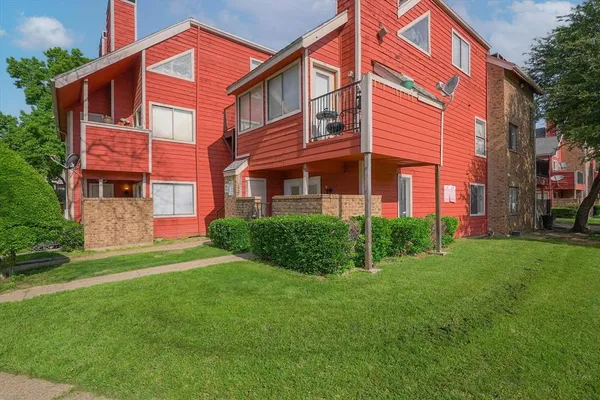 $1,000 | 9825 Walnut Street, Unit M103, Dallas, TX 75243