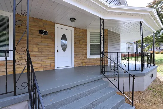 $290,000 | 705 Washington Street, Graham, NC 27253