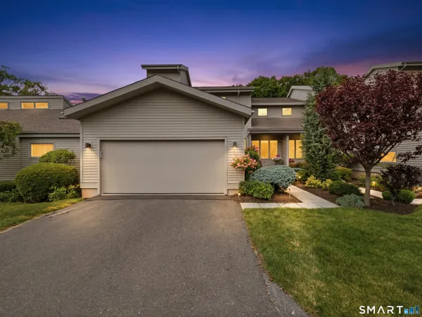 $589,000 | 2 Shirecrest, Unit 2, Avon, CT 06001