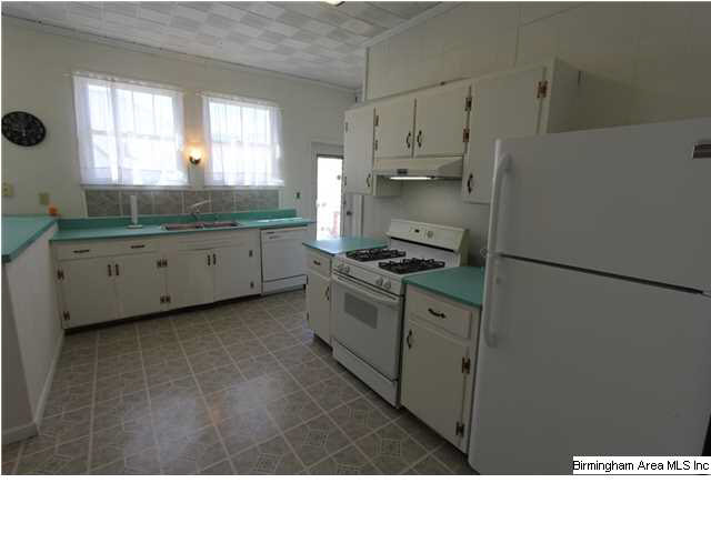 504 Goodwin Avenue Anniston, AL 36207 - Photo 5 of 27