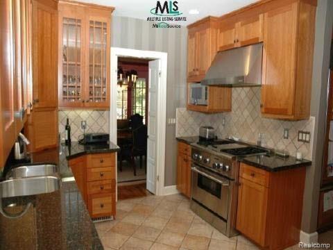 1176 Bishop Road Grosse Pointe, MI 48230 - Photo 5 of 9 Kitchen
