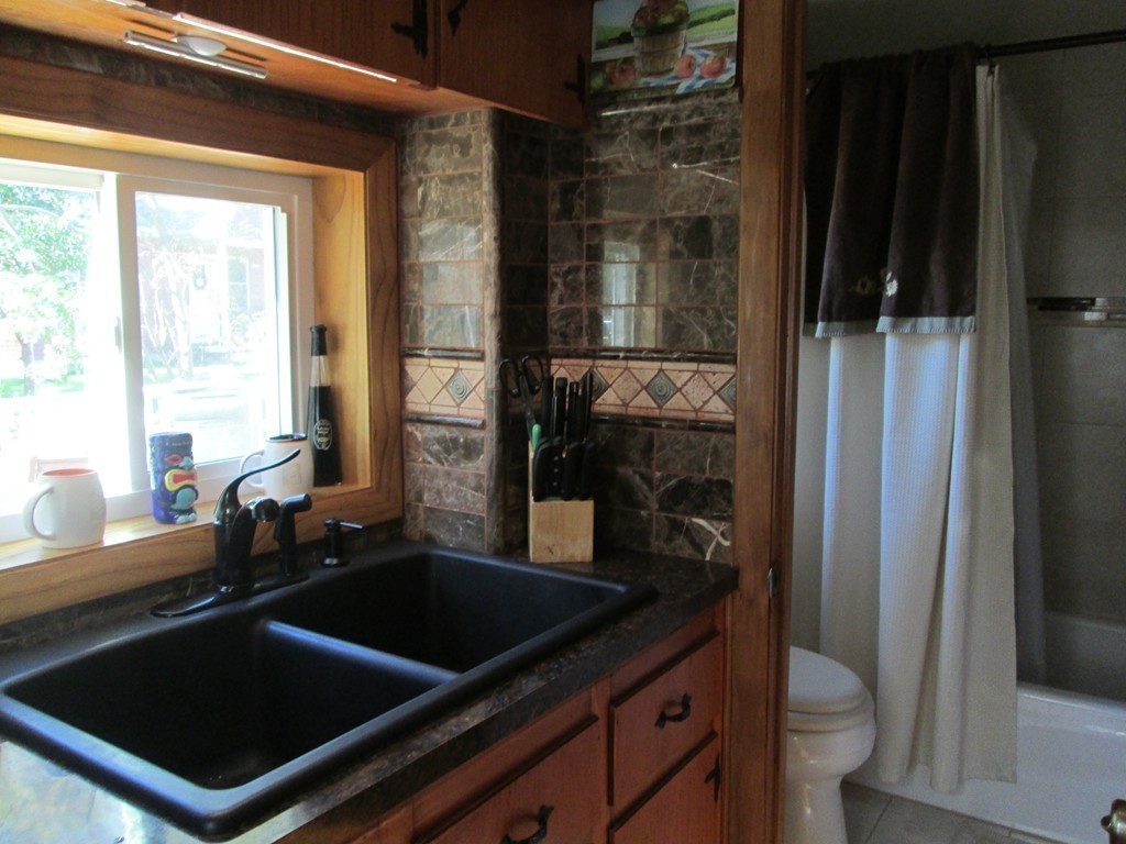 262 Swansom Road Swansea, MA 02777 - Photo 8 of 24 Gallery Image 8