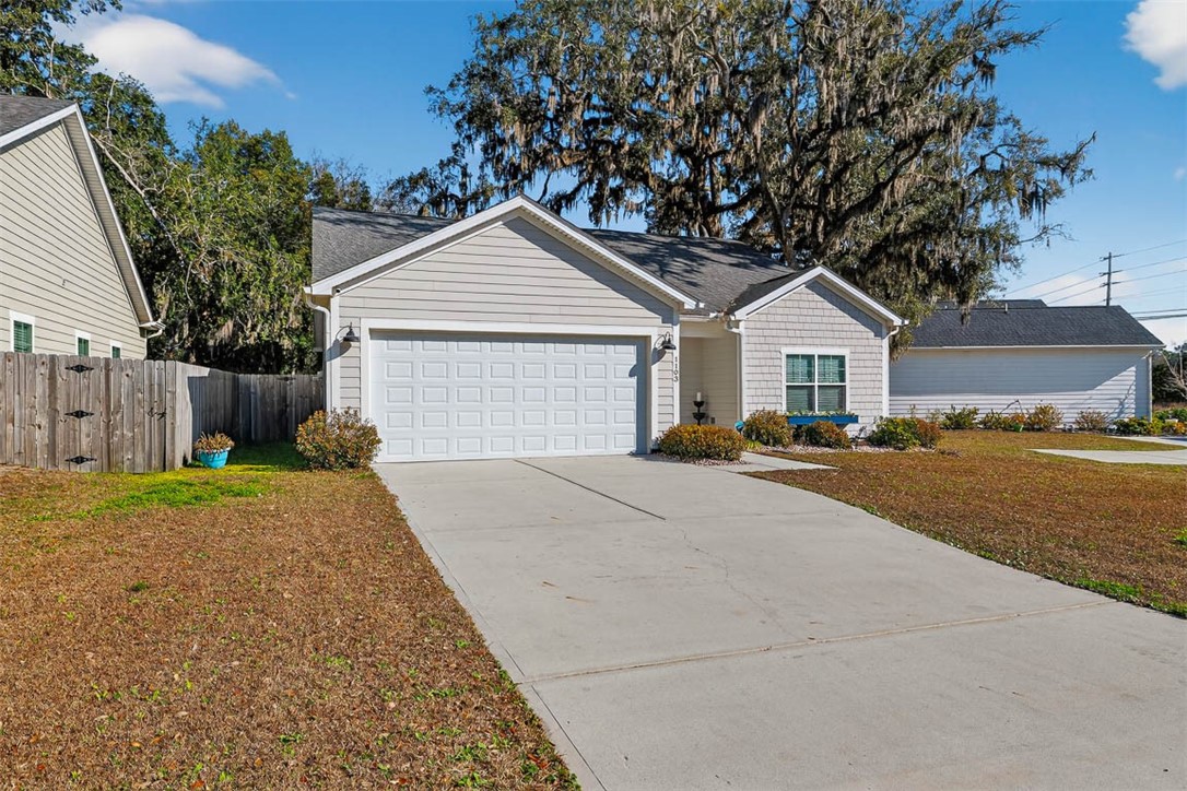 1103 Fairway Road Brunswick, GA 31525 - Photo 2 of 39