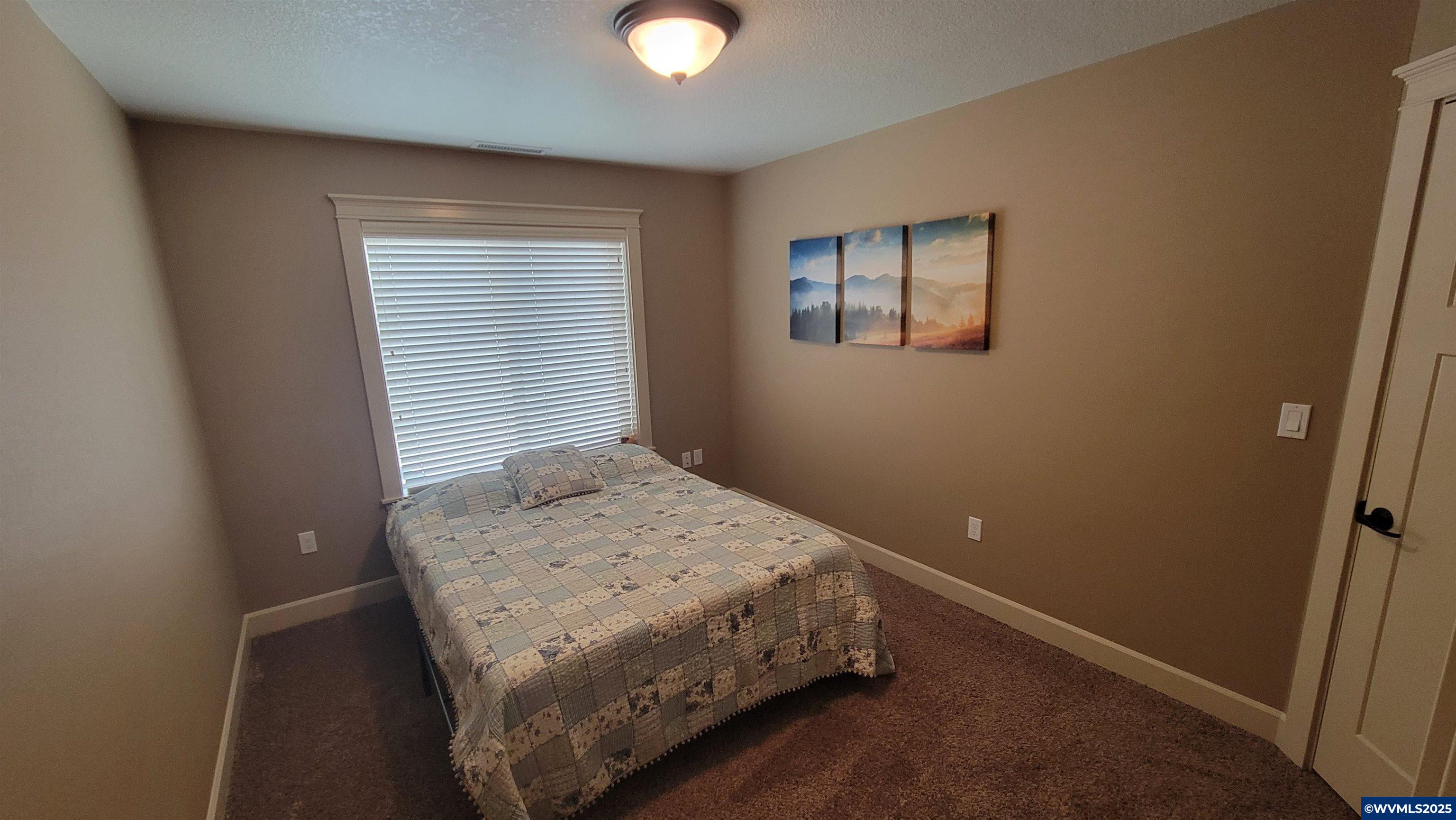 1047 Robbins Way Lebanon, OR 97355 - Photo 25 of 28
