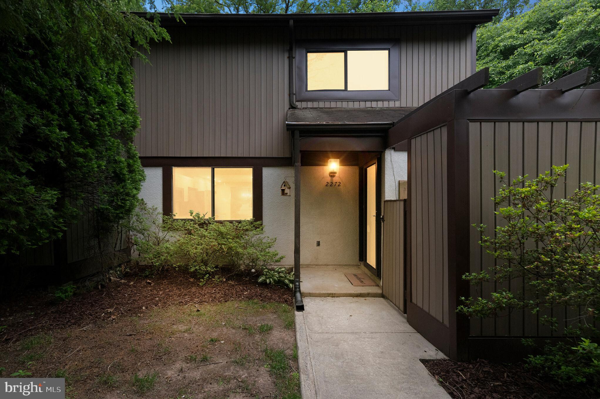 2272 Wheelwright Court Reston, VA 20191 - Photo 2 of 32 Gallery Image 2
