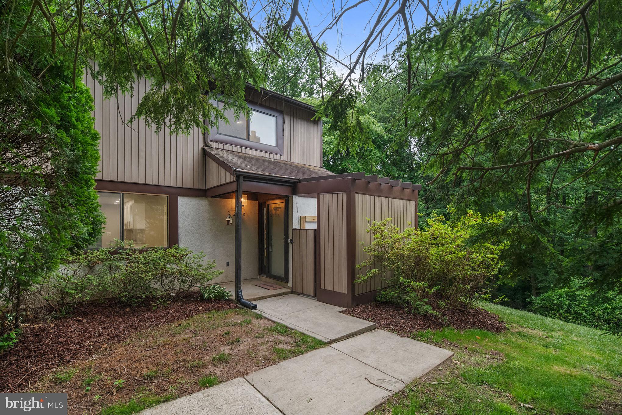 2272 Wheelwright Court Reston, VA 20191 - Photo 3 of 32 Gallery Image 3