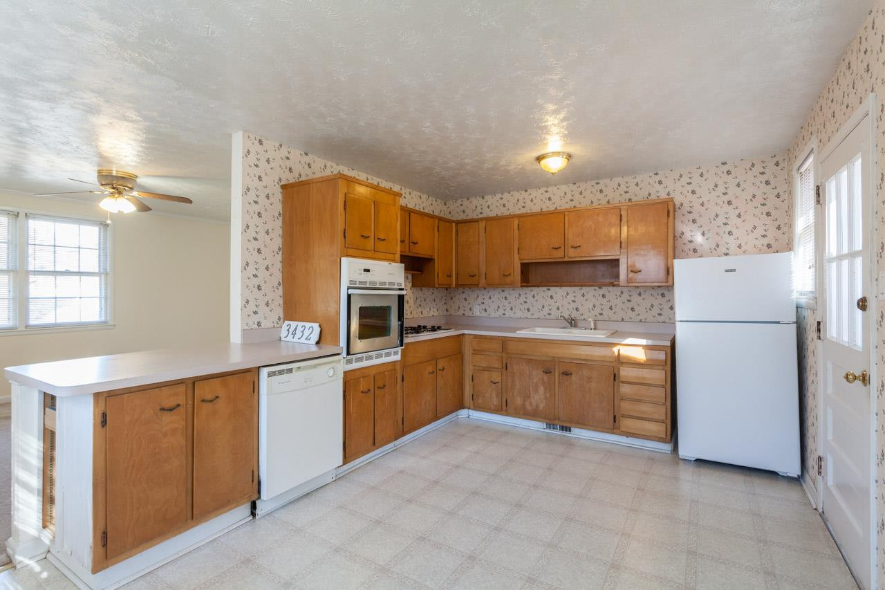 3432 Cheyenne Road Raleigh, NC 27609 - Photo 8 of 25 Kitchen
