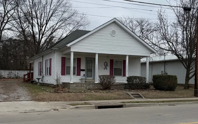 $139,950 | 302 South Du Quoin Street, Benton, IL 62812