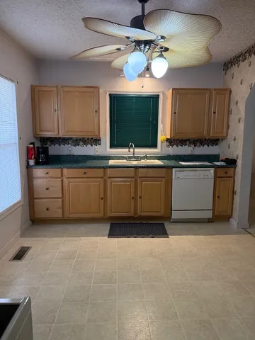 $139,950 | 302 South Du Quoin Street, Benton, IL 62812