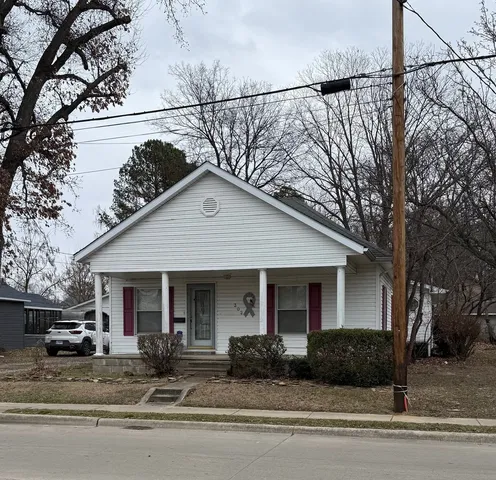 $139,950 | 302 South Du Quoin Street, Benton, IL 62812