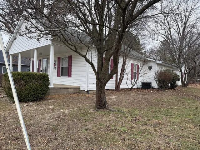 $139,950 | 302 South Du Quoin Street, Benton, IL 62812