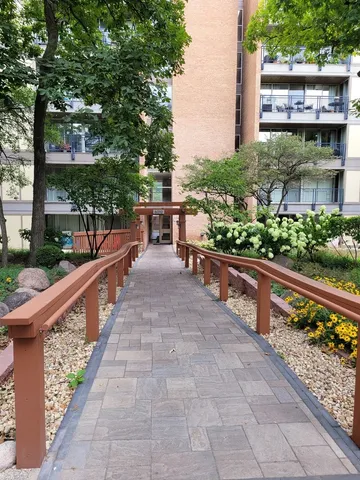 $2,100 | 6010 Oakwood Drive, Unit 5B, Lisle, IL 60532