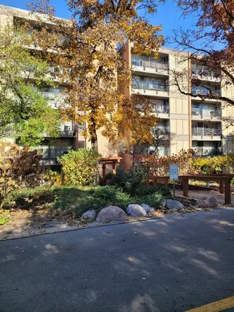 $2,025 | 6010 Oakwood Drive, Unit 5B, Lisle, IL 60532
