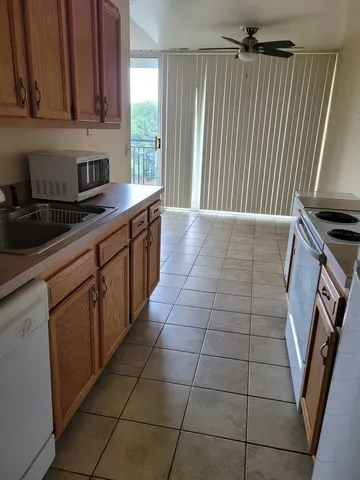 $2,100 | 6010 Oakwood Drive, Unit 5B, Lisle, IL 60532